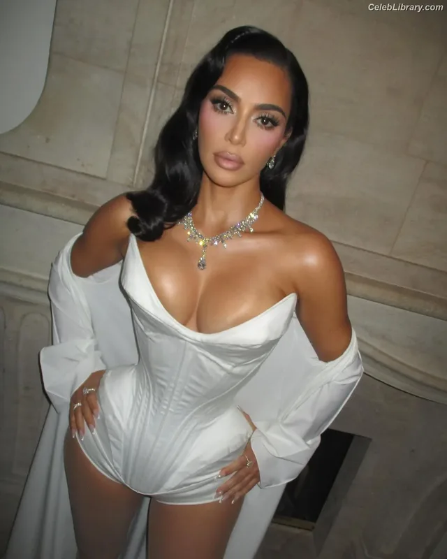 Kim Kardashian photo 6 of 4170