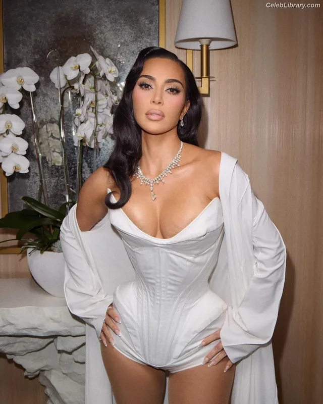 Kim Kardashian photo 9 of 4170