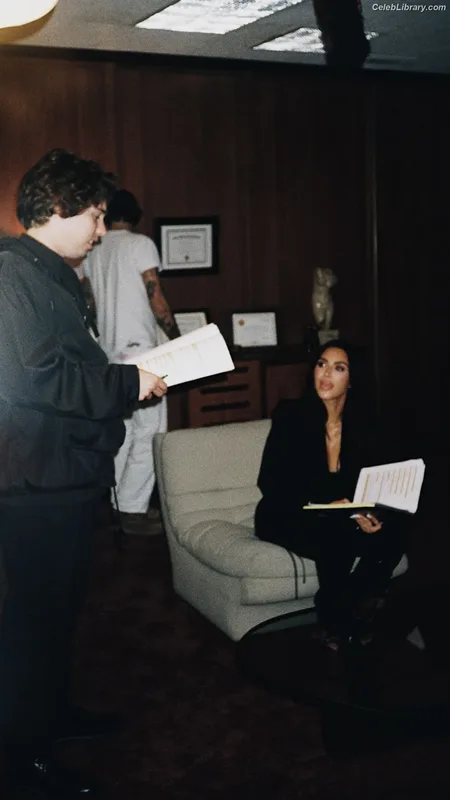 Kim Kardashian photo 15 of 4170
