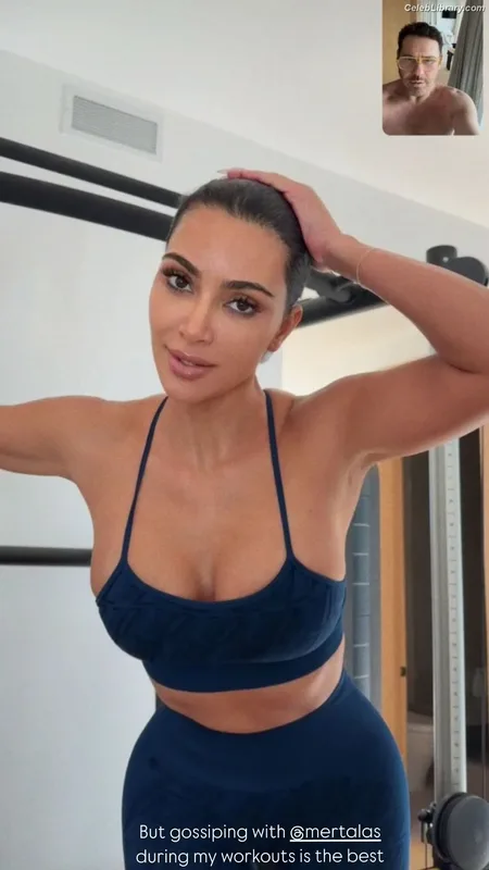 Kim Kardashian photo 17 of 4170