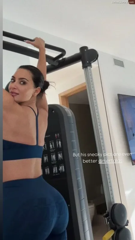Kim Kardashian photo 18 of 4170
