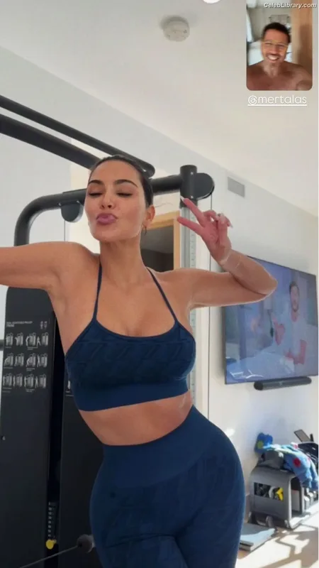 Kim Kardashian photo 20 of 4170