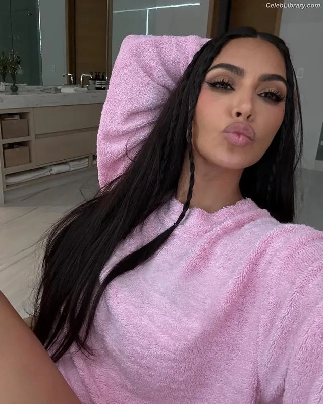 Kim Kardashian photo 1 of 4170