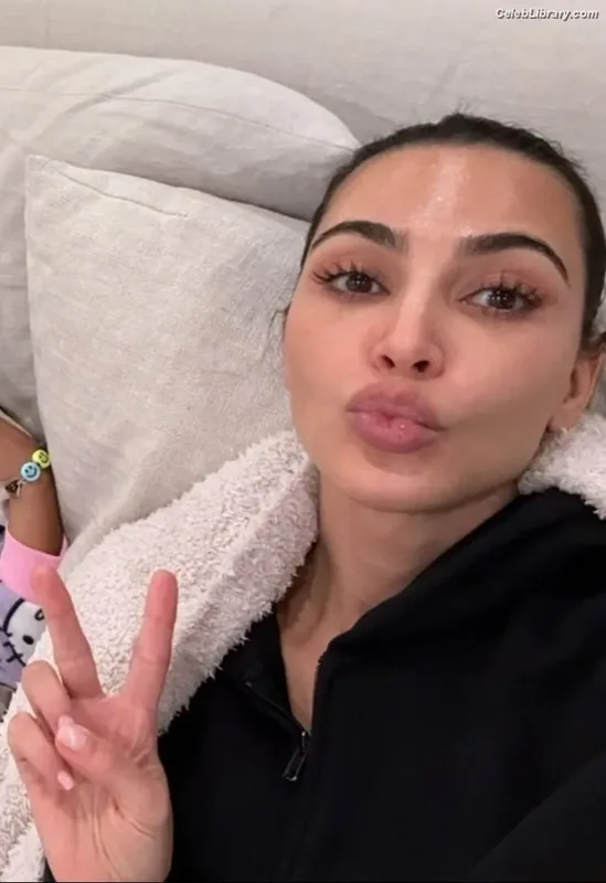 Kim Kardashian photo 2 of 4170