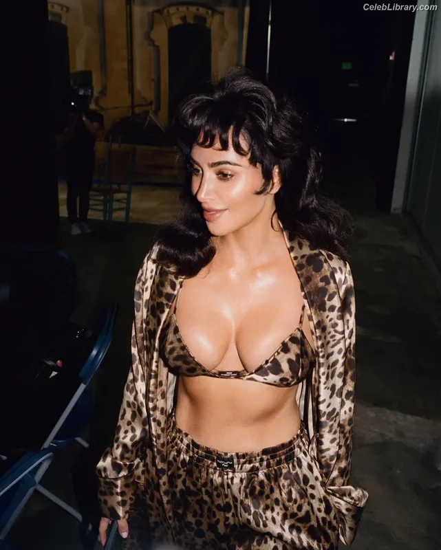 Kim Kardashian photo 11 of 4170