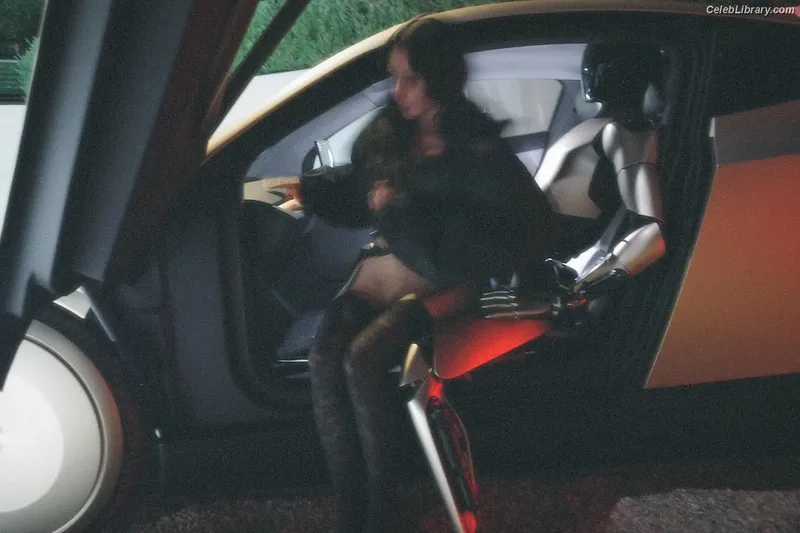 Kim Kardashian photo 23 of 4170