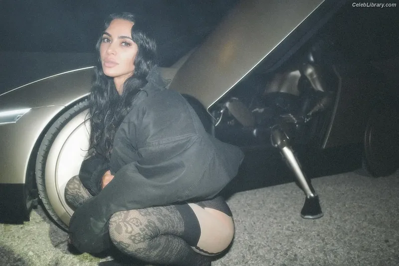 Kim Kardashian photo 1 of 4170