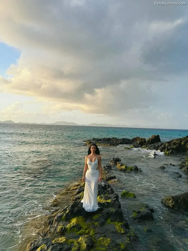 Kim Kardashian photo 4 of 4170