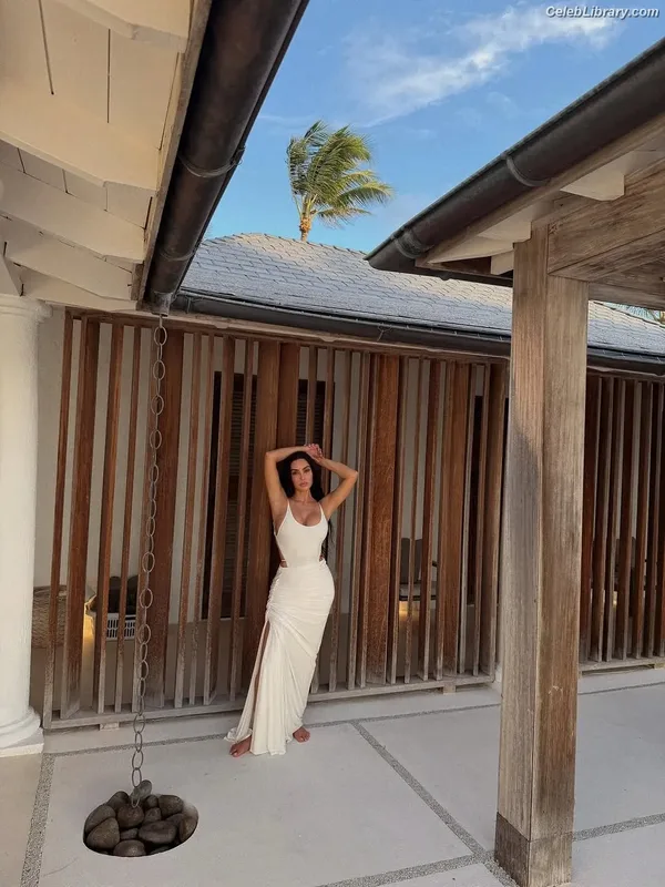 Kim Kardashian photo 5 of 4170