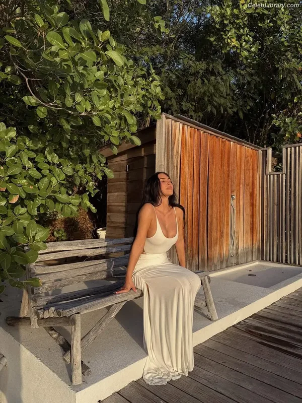 Kim Kardashian photo 6 of 4170
