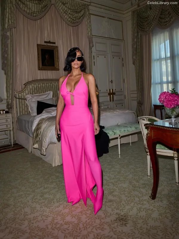 Kim Kardashian photo 12 of 4170
