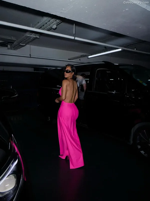 Kim Kardashian photo 14 of 4170