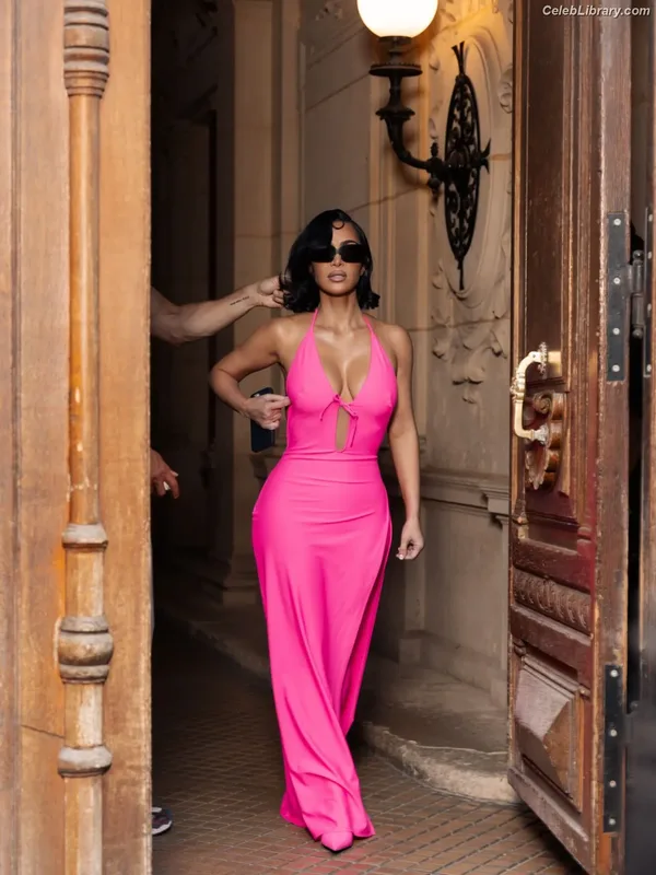 Kim Kardashian photo 15 of 4170