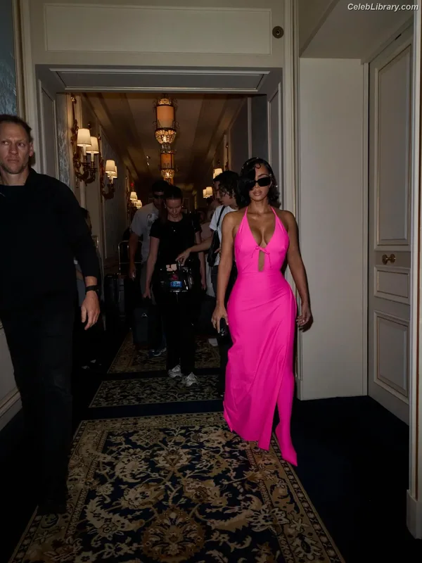 Kim Kardashian photo 19 of 4170
