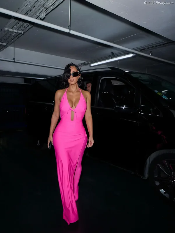 Kim Kardashian photo 20 of 4170