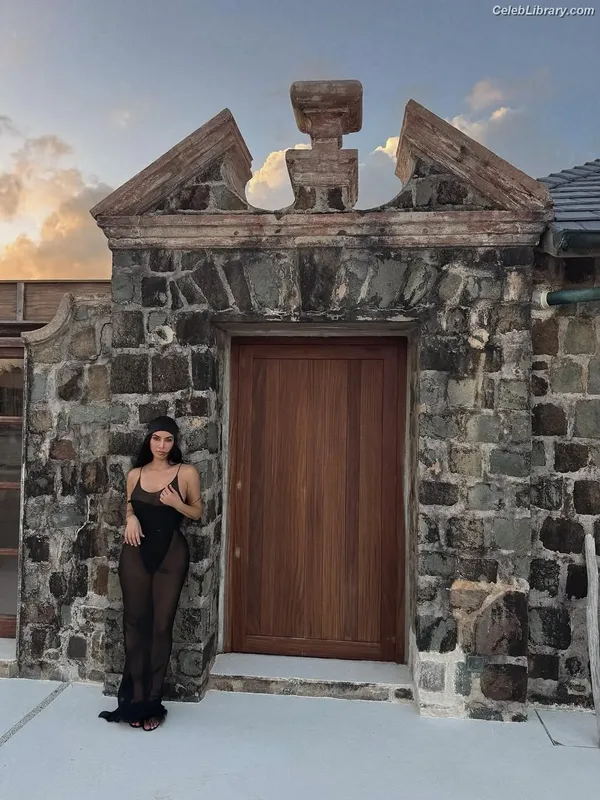Kim Kardashian photo 22 of 4170