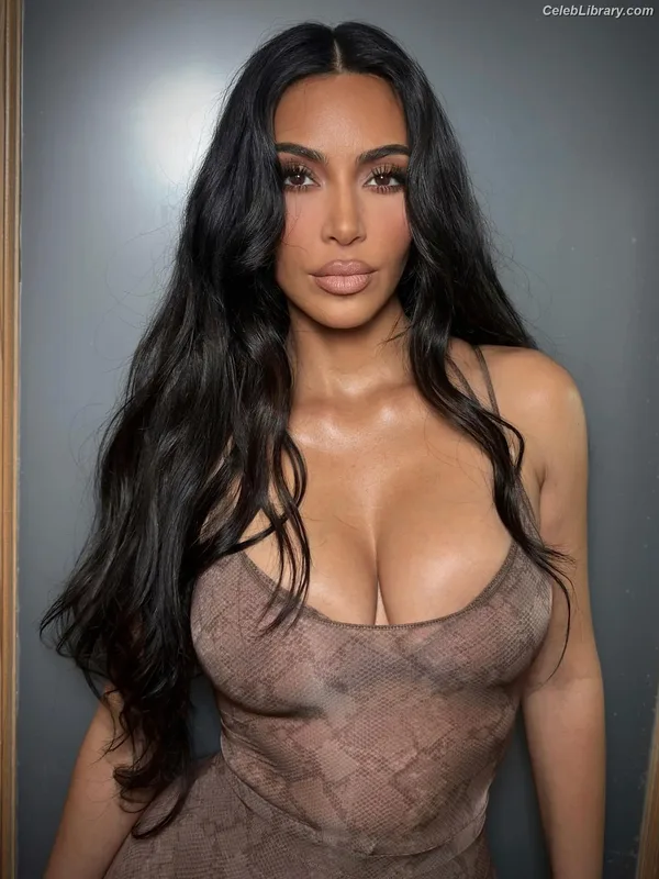 Kim Kardashian photo 8 of 4170