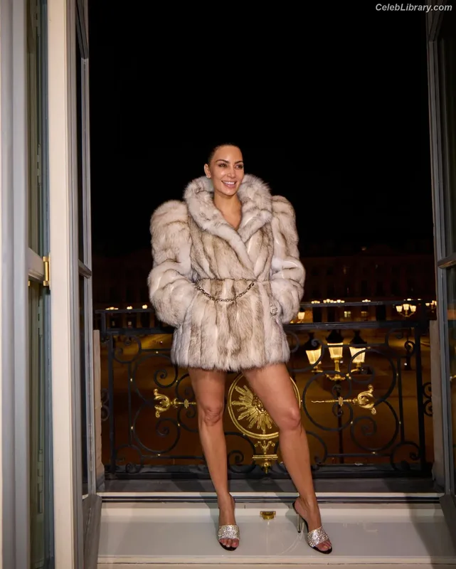 Kim Kardashian photo 11 of 4170