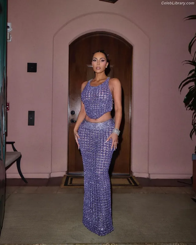 Kim Kardashian photo 1 of 4170