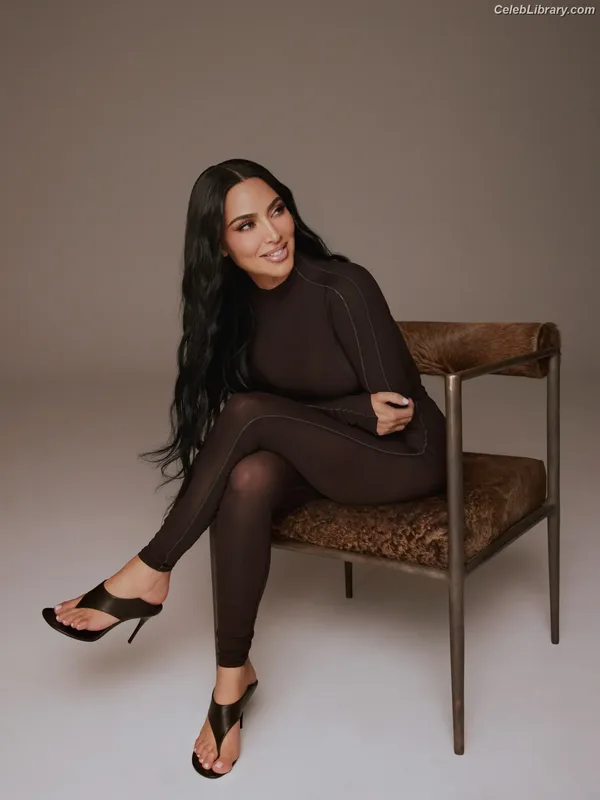Kim Kardashian photo 9 of 4170
