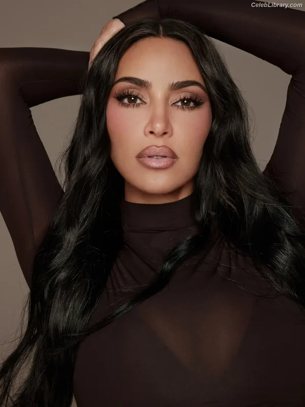 Kim Kardashian photo 10 of 4170