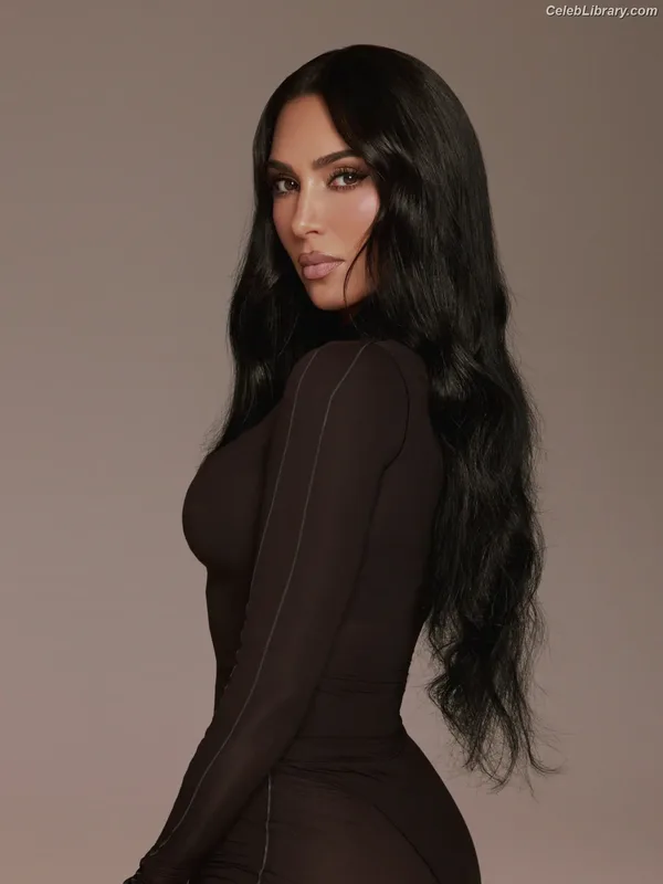 Kim Kardashian photo 11 of 4170