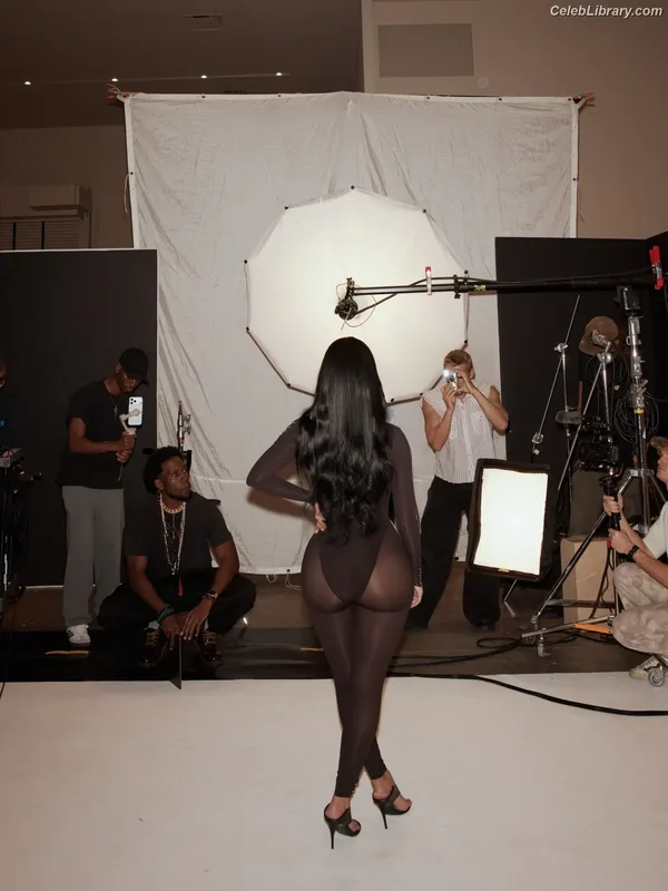 Kim Kardashian photo 13 of 4170