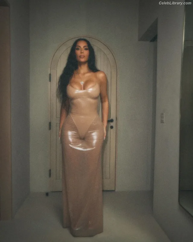 Kim Kardashian photo 3 of 4170