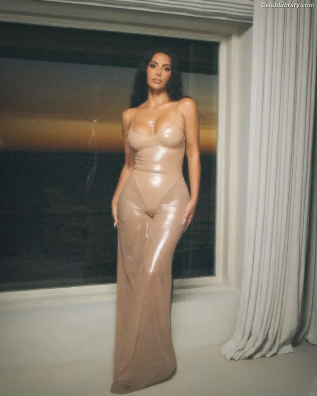 Kim Kardashian photo 4 of 4170