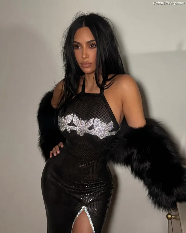 Kim Kardashian photo 1 of 4170