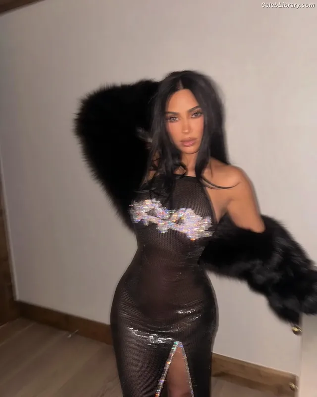 Kim Kardashian photo 2 of 4170