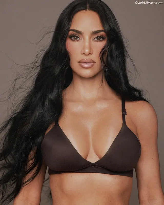 Kim Kardashian photo 5 of 4170