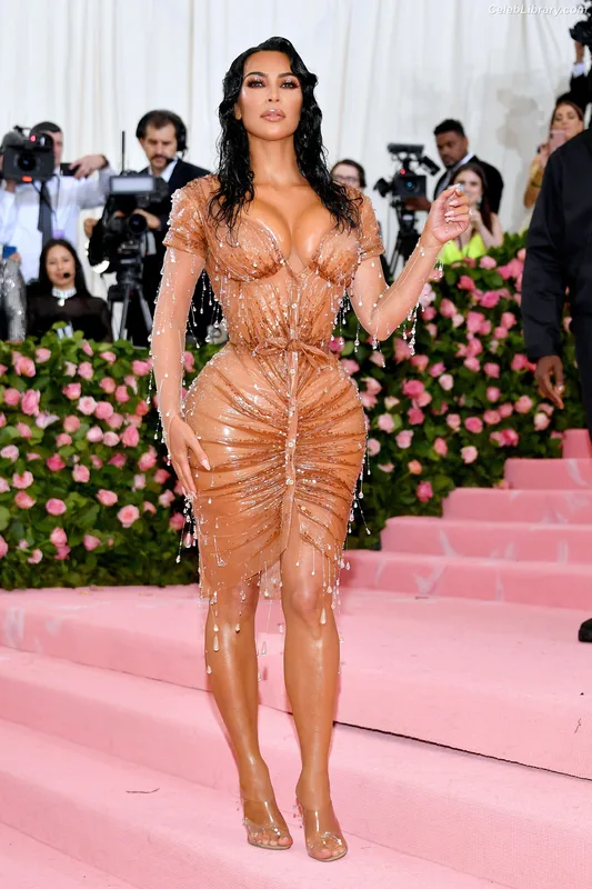 Kim Kardashian photo 2 of 4170