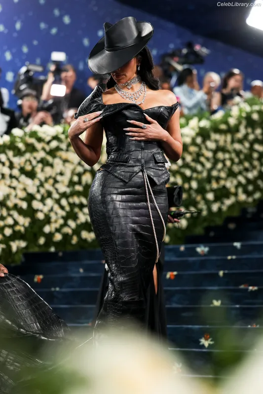 Kim Kardashian photo 13 of 4170