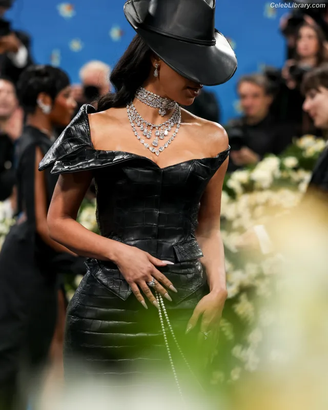 Kim Kardashian photo 14 of 4170