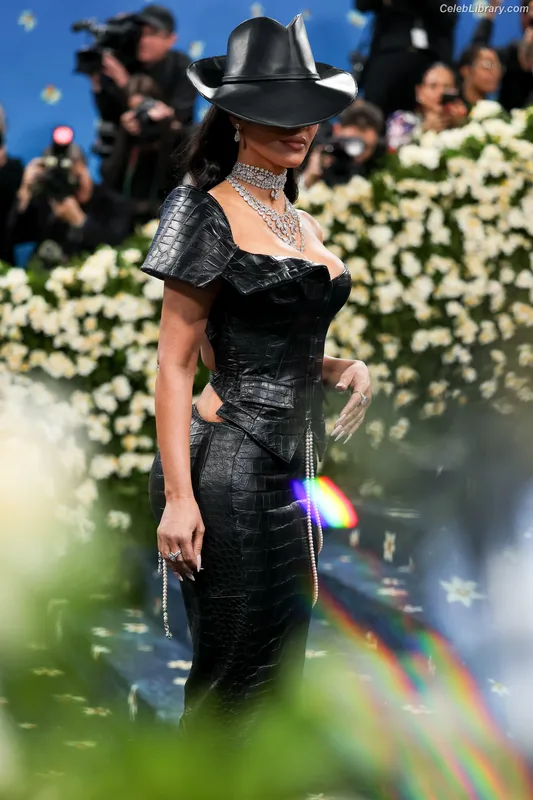 Kim Kardashian photo 15 of 4170