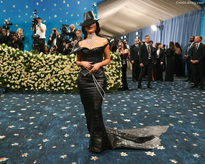 Kim Kardashian photo 9 of 4170