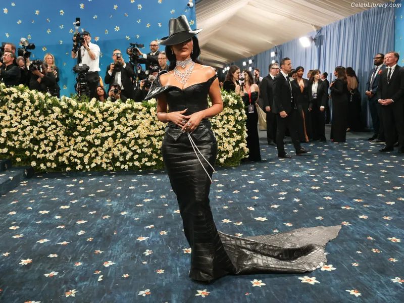 Kim Kardashian photo 15 of 4170