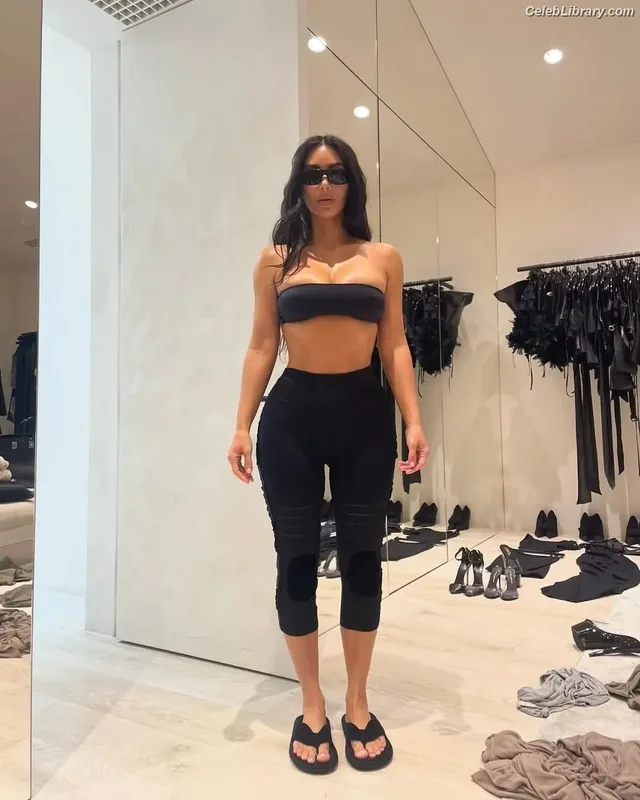 Kim Kardashian photo 15 of 4170