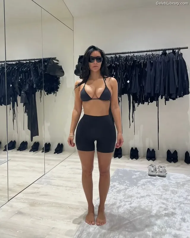 Kim Kardashian photo 19 of 4170
