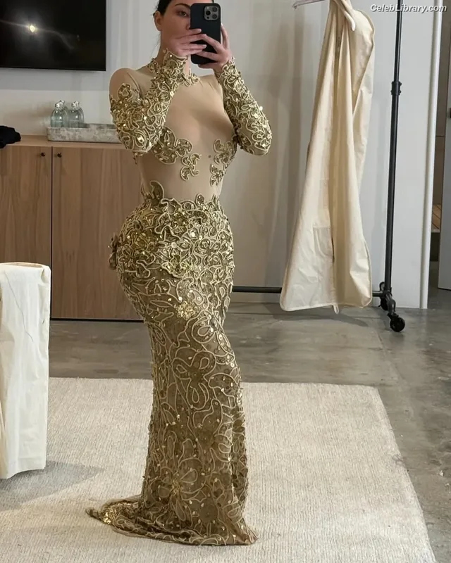 Kim Kardashian photo 21 of 4170