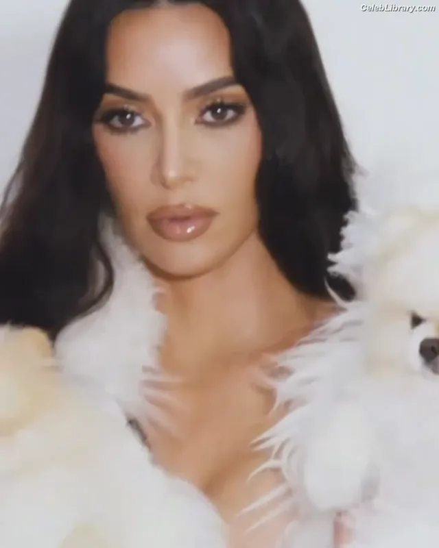 Kim Kardashian photo 18 of 4170