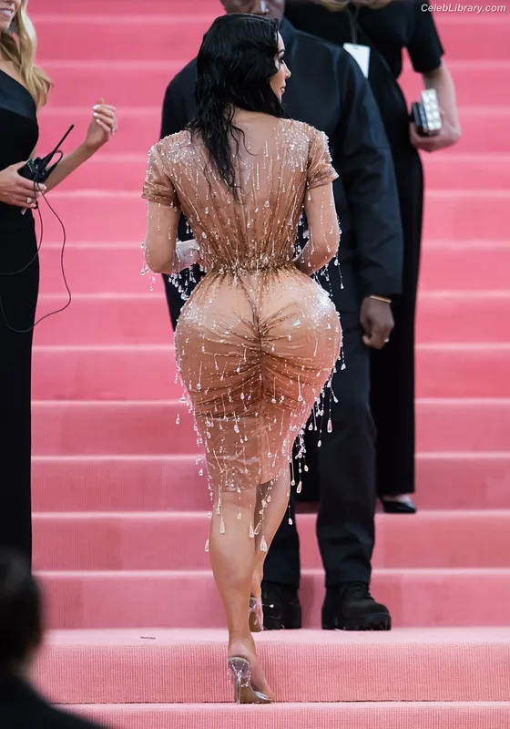 Kim Kardashian photo 19 of 4170