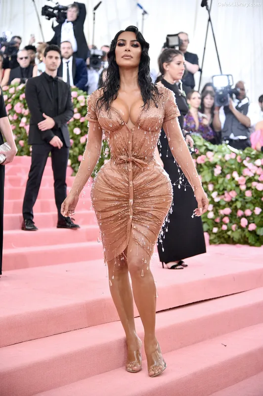 Kim Kardashian photo 20 of 4170