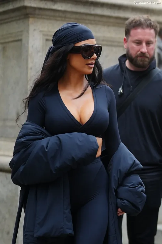 Kim Kardashian photo 24 of 4170