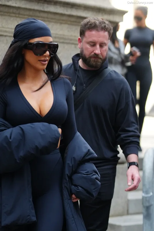 Kim Kardashian photo 1 of 4170