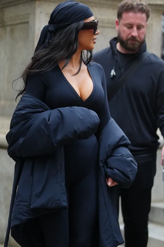 Kim Kardashian photo 3 of 4170