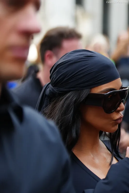 Kim Kardashian photo 5 of 4170