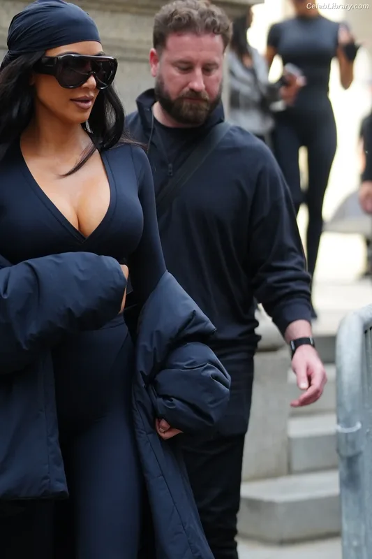 Kim Kardashian photo 6 of 4170