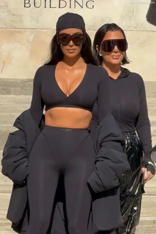 Kim Kardashian photo 8 of 4170